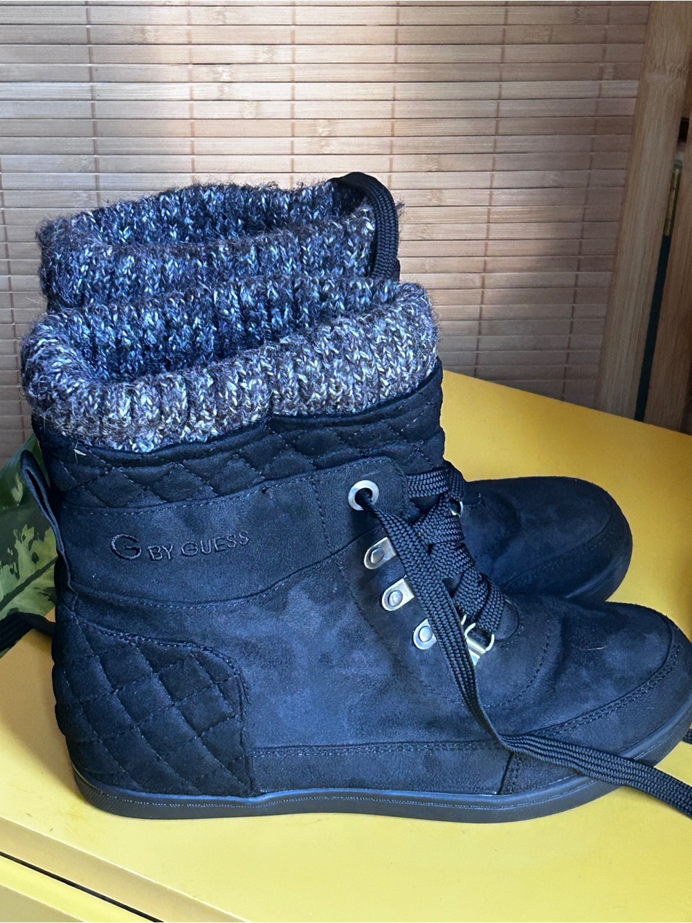 7m Guess Black Quilted Suede-Look Knit-Cuff Lace-Up Ankle Boots